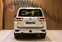 تۆیۆتا لاند کروزەر